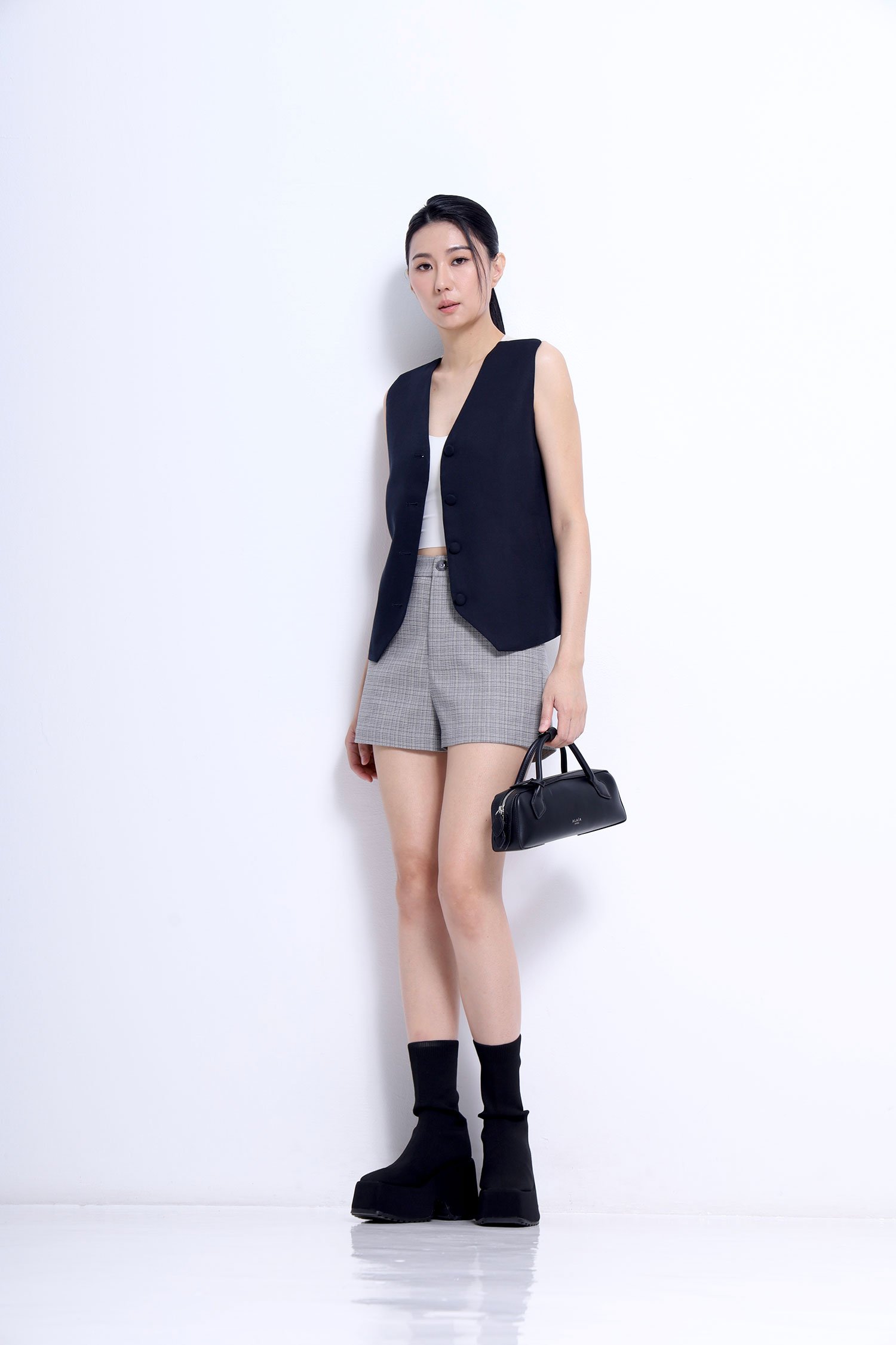 High-Waisted Tailored Shorts - Image 9