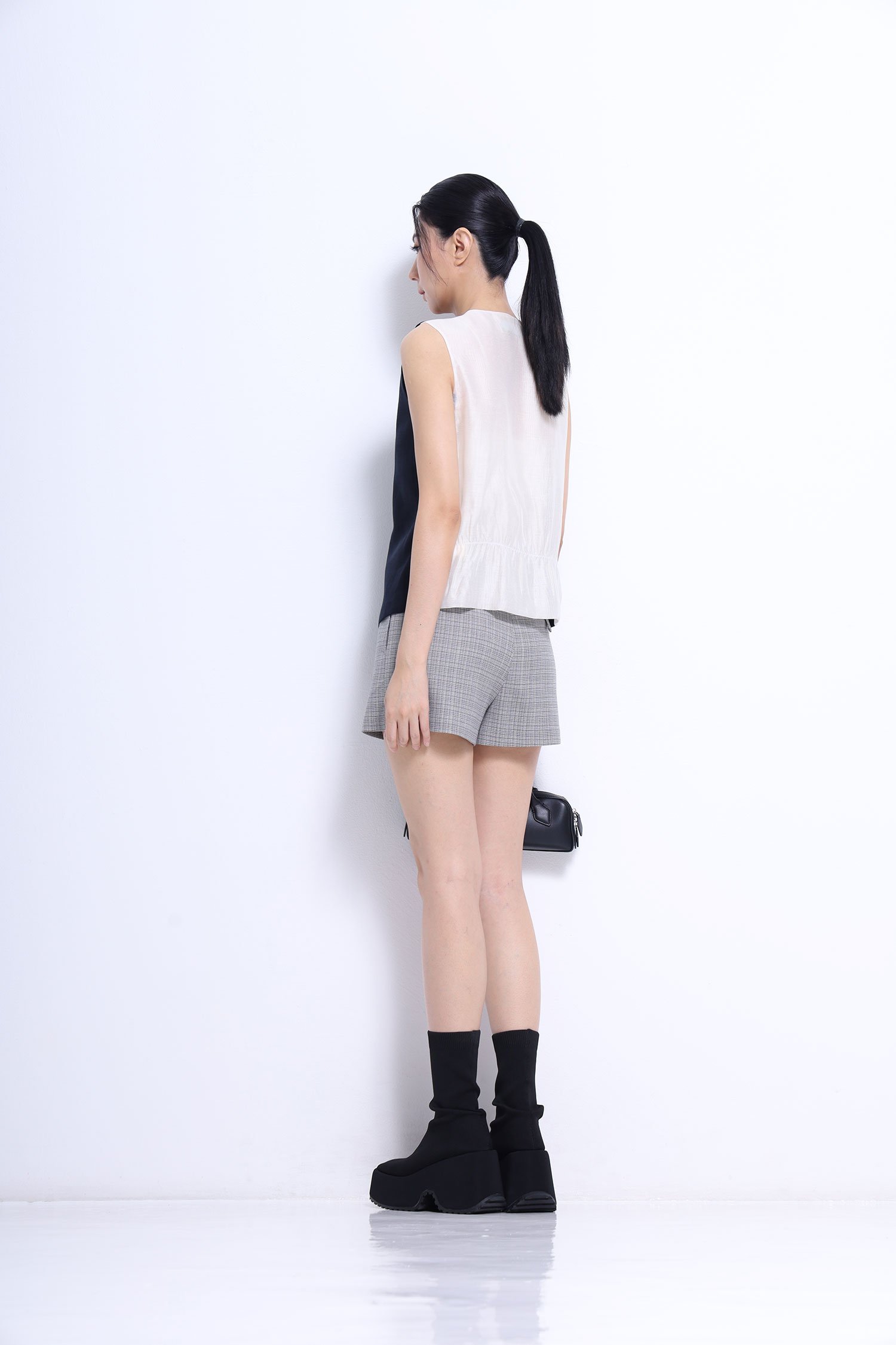 High-Waisted Tailored Shorts - Image 7