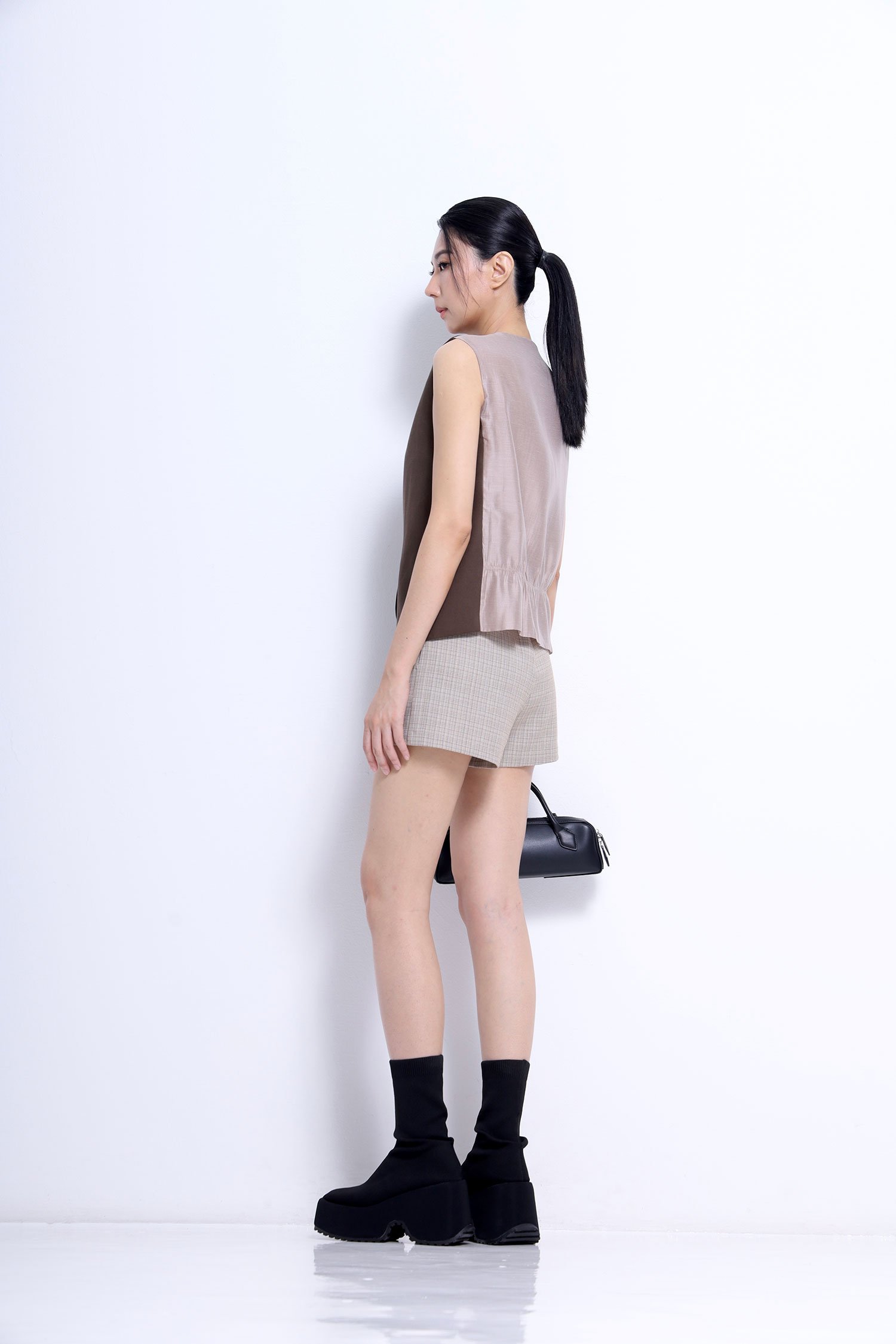 High-Waisted Tailored Shorts - Image 3