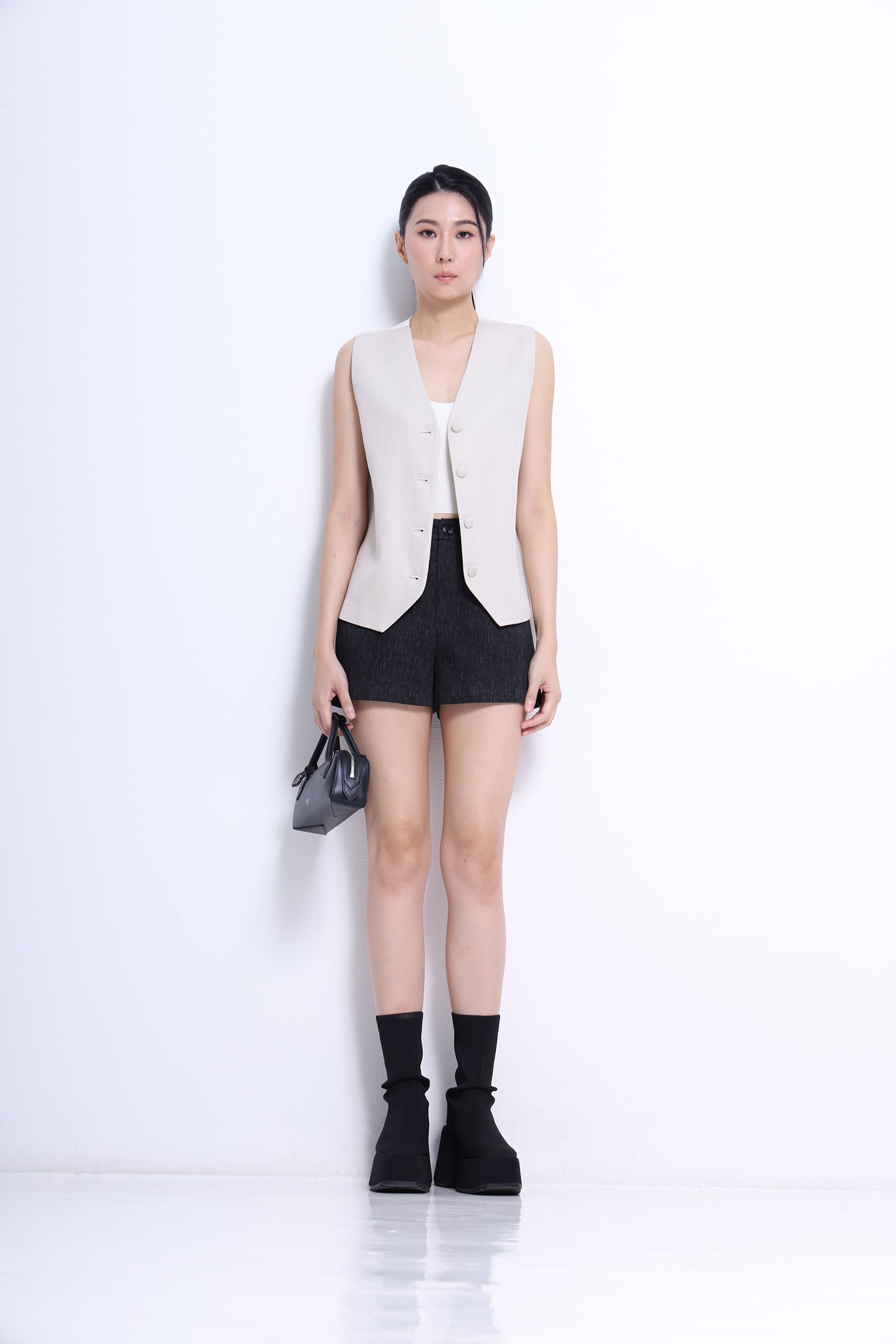 High-Waisted Tailored Shorts - Image 11