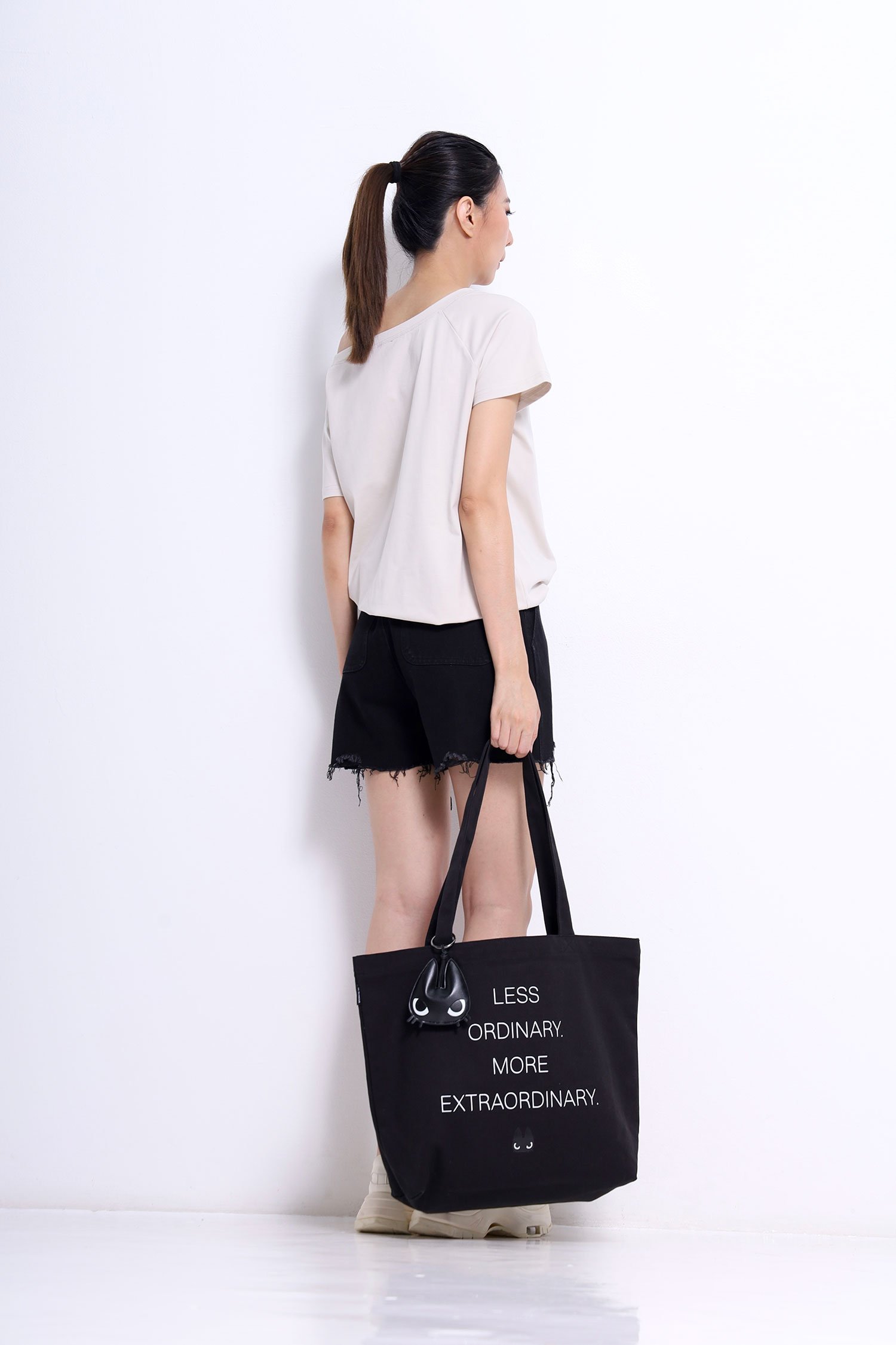 OMO Tote Bag Set (Beige + Black) - Image 11