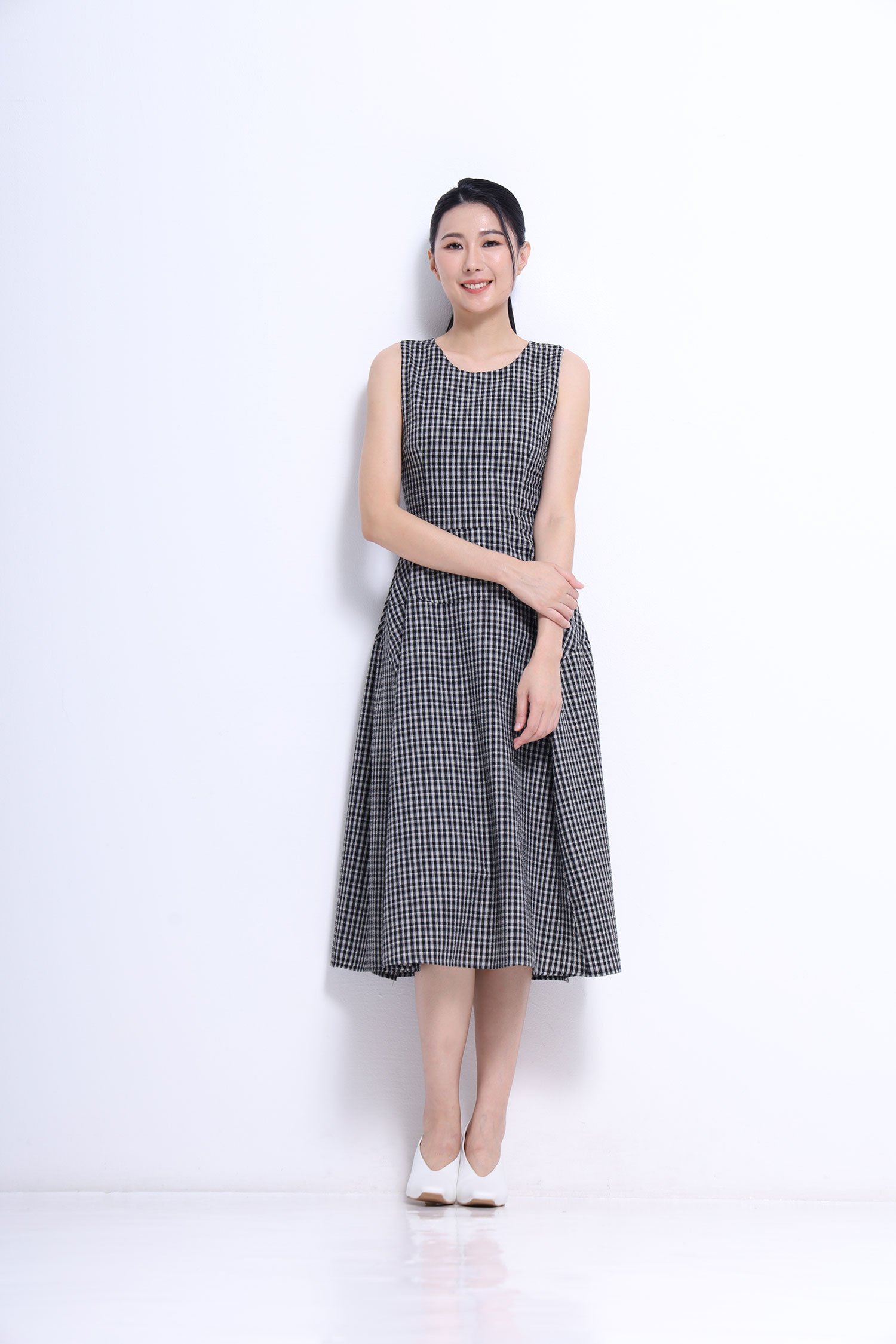 Sleeveless Fit-and-Flare Midi Dress - Image 11