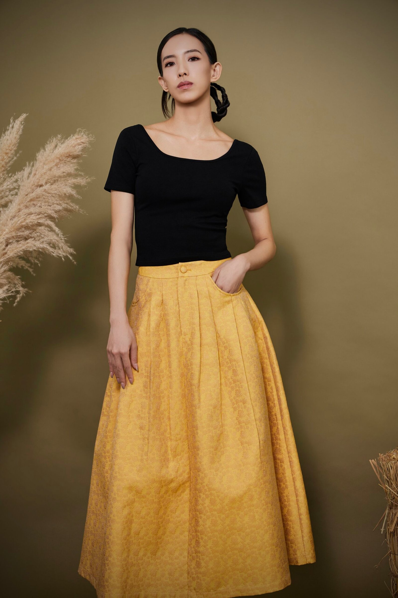 Scoop Neck Fitted Top - Image 10